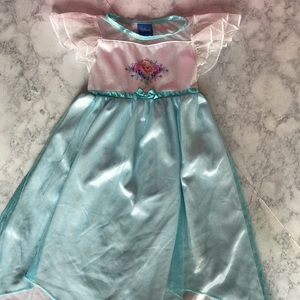 Frozen’s Princess Elsa nightgown